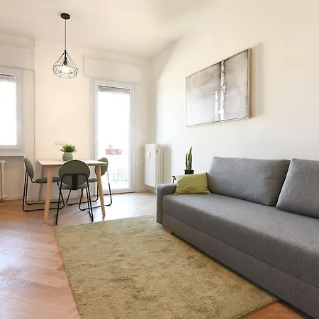 Luminoso Bilocale Con Terrazzino * Milano