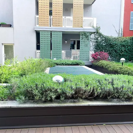 The Boutique Houses - Uptown Apartment *