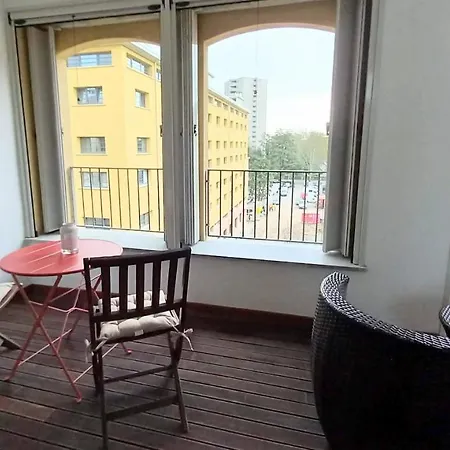 Cozy With Spacious Veranda Milan
