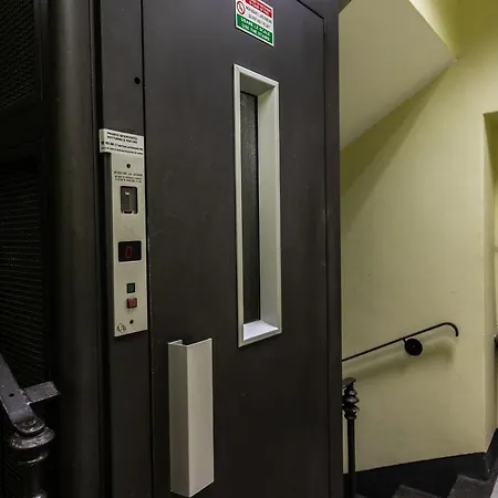 アパート Artstay Exclusive Near Train Metro, Parking ミラノ