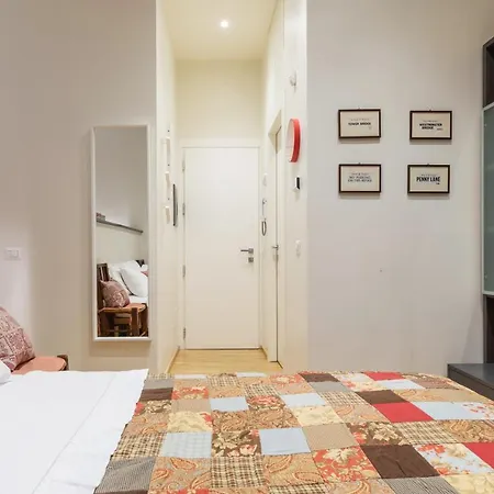 La Casa Colorata - Flats In - Bocconi * Milánó