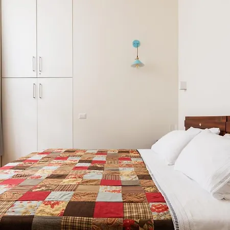 La Casa Colorata - Flats In - Bocconi Апартаменты Милан