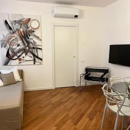 아파트 Casa Vercelli Delizioso Bilocale Moderno Nella Vecchia *