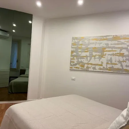 아파트 Casa Vercelli Delizioso Bilocale Moderno Nella Vecchia