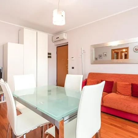 Διαμέρισμα Altido Adorable Flat With Balcony
