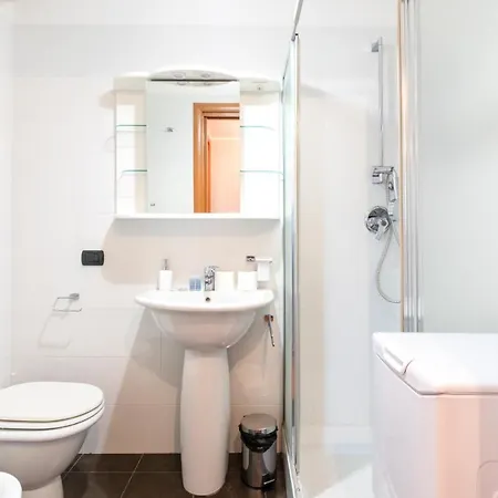 Altido Adorable Flat With Balcony * Μιλάνο