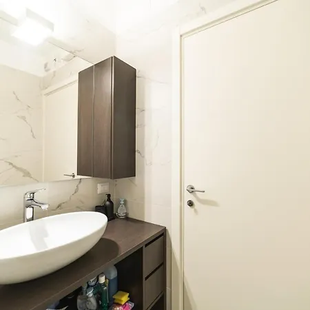 Apartment Moderno Bilocale 64mq Con Parcheggio E Palestra