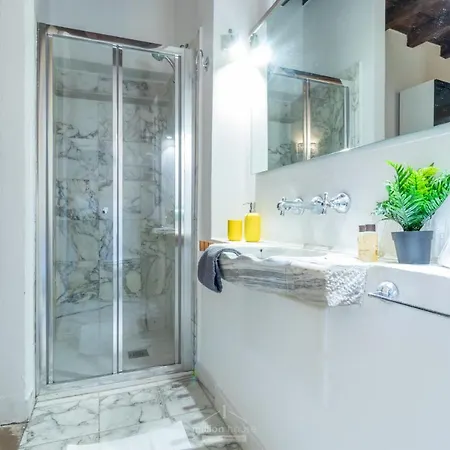 Ascanio Apartment, In The Heart Of Nightlife *