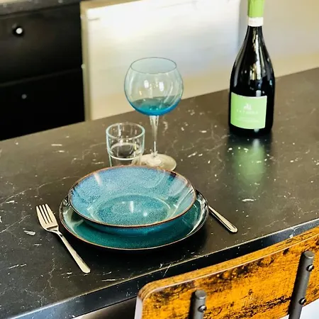 The Mundial - Bosco Verticale View * Mediolan