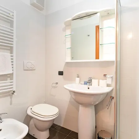 Διαμέρισμα Altido Adorable Flat With Balcony *