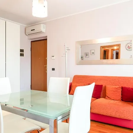 Διαμέρισμα Altido Adorable Flat With Balcony *