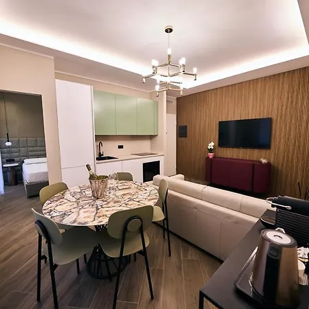 Luxury & Central Apartmán *