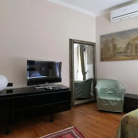 Large And Elegant In Missori Duomo *