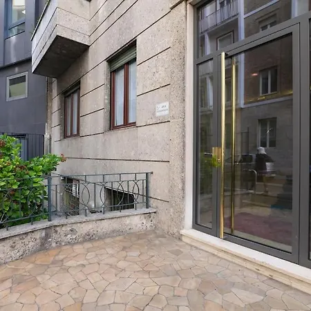 Large And Elegant In Missori Duomo