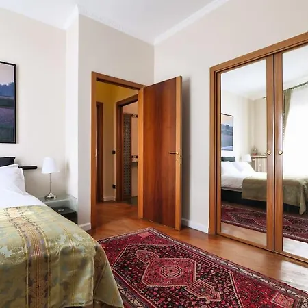 Large And Elegant In Missori Duomo Apartment Milan