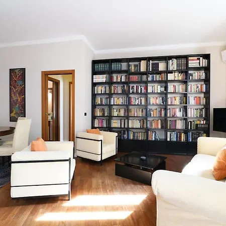 Large And Elegant In Missori Duomo Apartment Milan