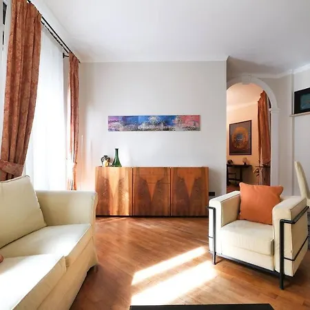 Large And Elegant In Missori Duomo *