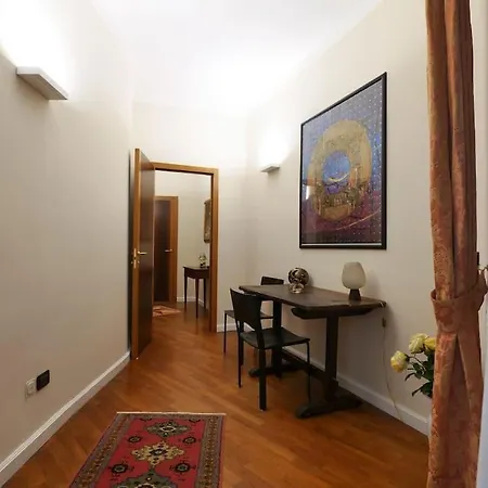 Large And Elegant In Missori Duomo Milano