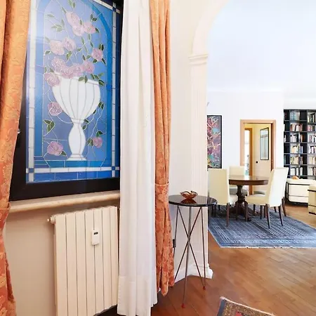 Large And Elegant In Missori Duomo Milan