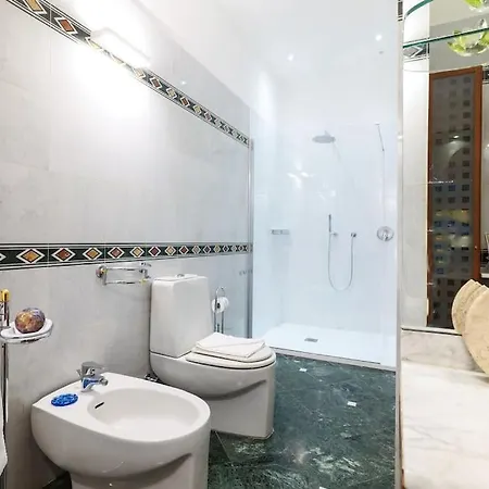 Large And Elegant In Missori Duomo Milan