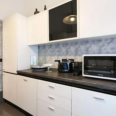 Large And Elegant In Missori Duomo Apartment Milan