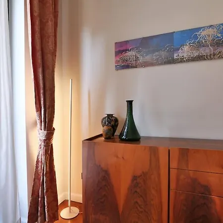 Apartment Large And Elegant In Missori Duomo Milan