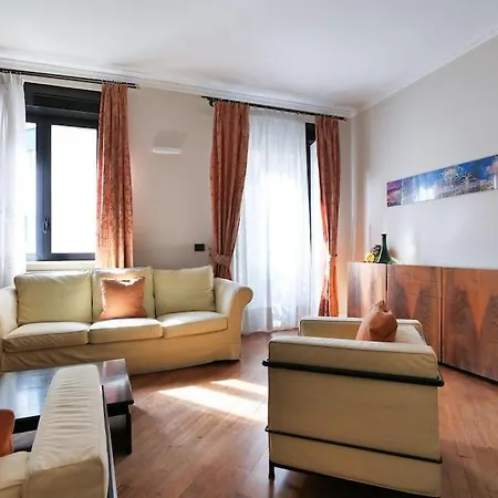 Large And Elegant In Missori Duomo Apartment Milan
