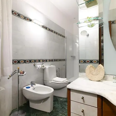 Large And Elegant In Missori Duomo * Milan