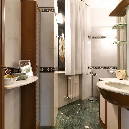 Apartment Large And Elegant In Missori Duomo Milan