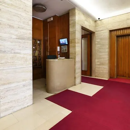 Large And Elegant In Missori Duomo