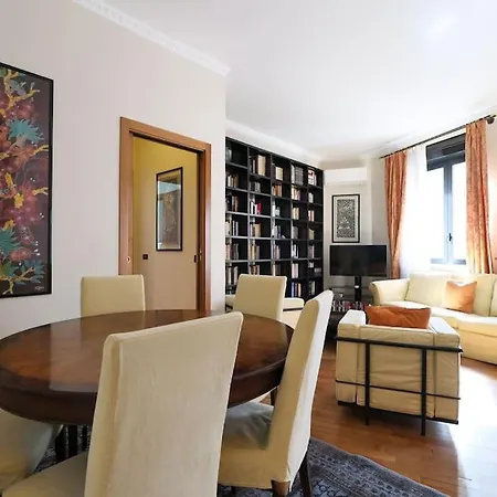 Apartment Large And Elegant In Missori Duomo Milan