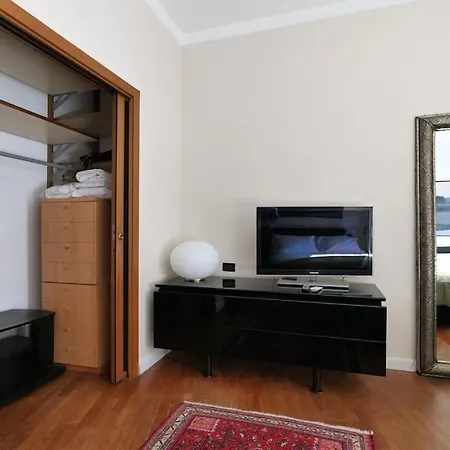 Large And Elegant In Missori Duomo *