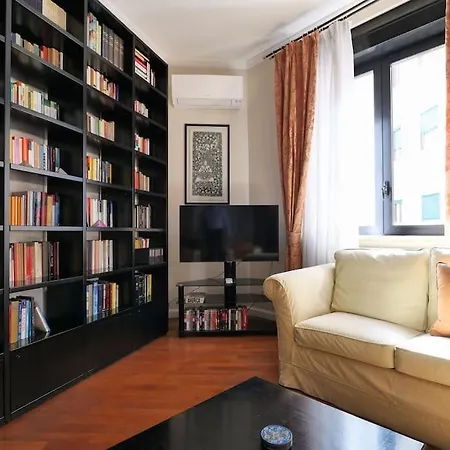 Large And Elegant In Missori Duomo Milán