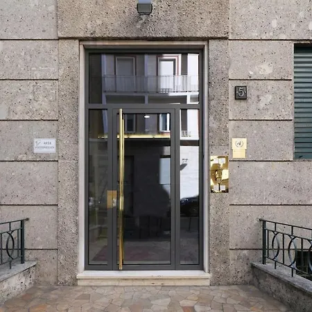 Large And Elegant In Missori Duomo Apartment Milan