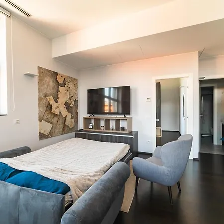 Design - Palestra E Parcheggio Privato *