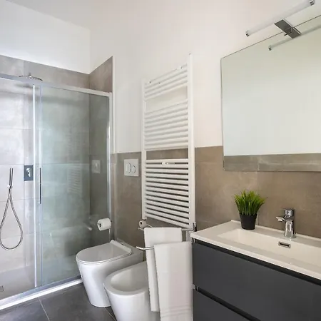 Navigli - Center Modern Suite, Fast Wi-fi & Tram Apartmán *