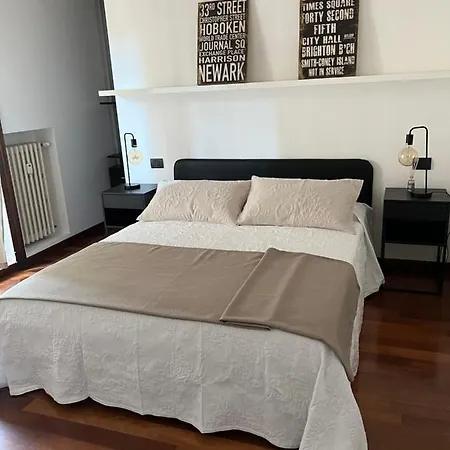Rebecca's Collection: Repubblica Apartment