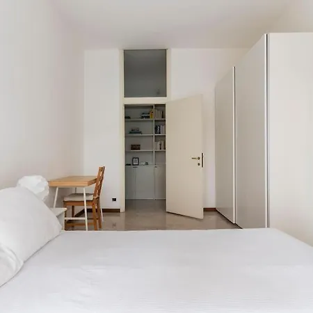 Quiet Arco Della Pace Apartment