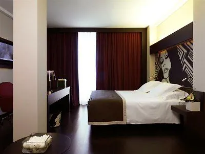 Отель Crowne Plaza By Ihg Милан