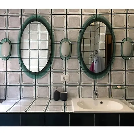 Elegant San Babila ,5 Minutes From Duomo Appartement Milaan