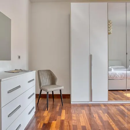 דירה Joivy Tasteful Flat With Balcony מילאנו