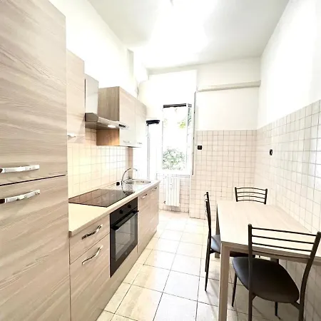 Apartment Famagosta House Milan