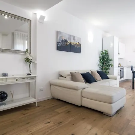 Apartment Easylife - Elegante Dimora A Due Minuti Dal Duomo Milan