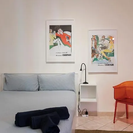 Apartment Xenia - Stylish Colorful Apt- Upbeat & Well-connected Area *