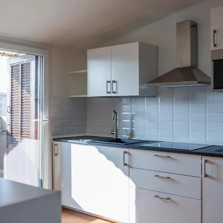 Xenia - Newly Renovated Flat In Fiera Area Milaan