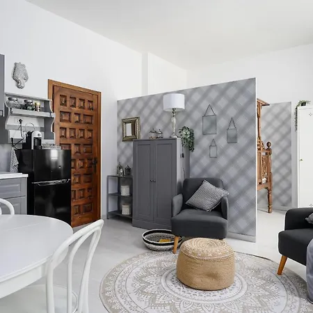 Dateo - Castel Morrone Charme Apartment *