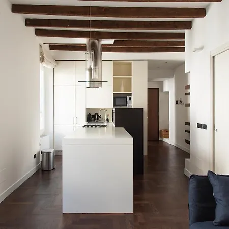 Appartement Youhosty - Charming 2-bed Flat With Terrace, Navigli & Duomo *