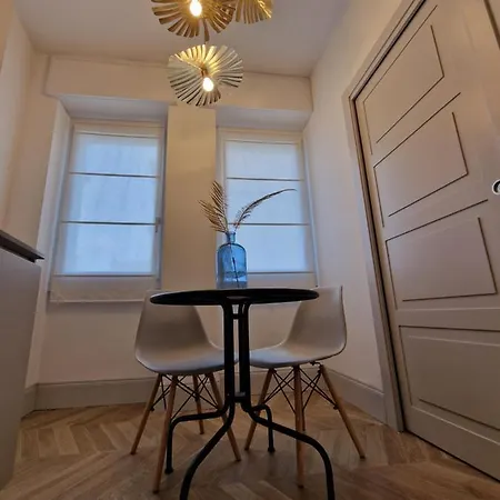 Place - Piazza V Giornate In The Center- Wifi - Netflix Apartment