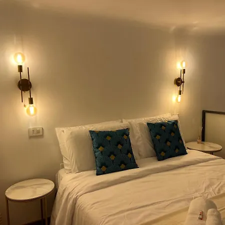 Regina In Porta Romana 2 - Sky Tv, Wifi E Breakfast Box Mailand