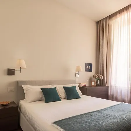 Sant'ambrogio Luxury R&r Lägenhet *